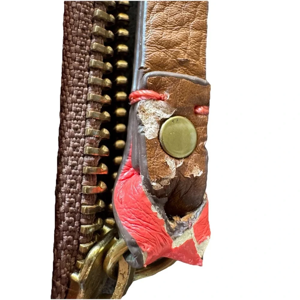 Fossil zipper pouch